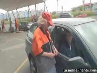 Gas stesen nenek fucked dalam yang negara